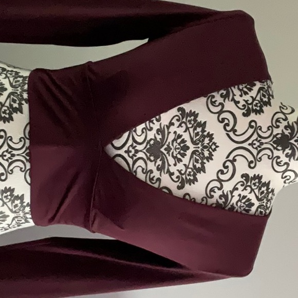 Garage BNWT Burgundy Long Sleeve Athletic Crop top - Picture 4 of 5